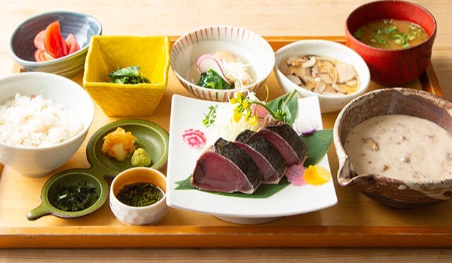 春の新しい定食です。
